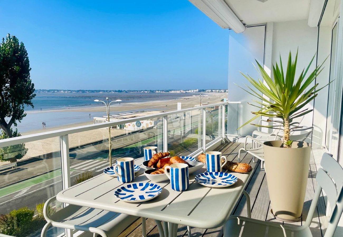 Apartment in La Baule-Escoublac -  Les Mouettes : face mer La Baule