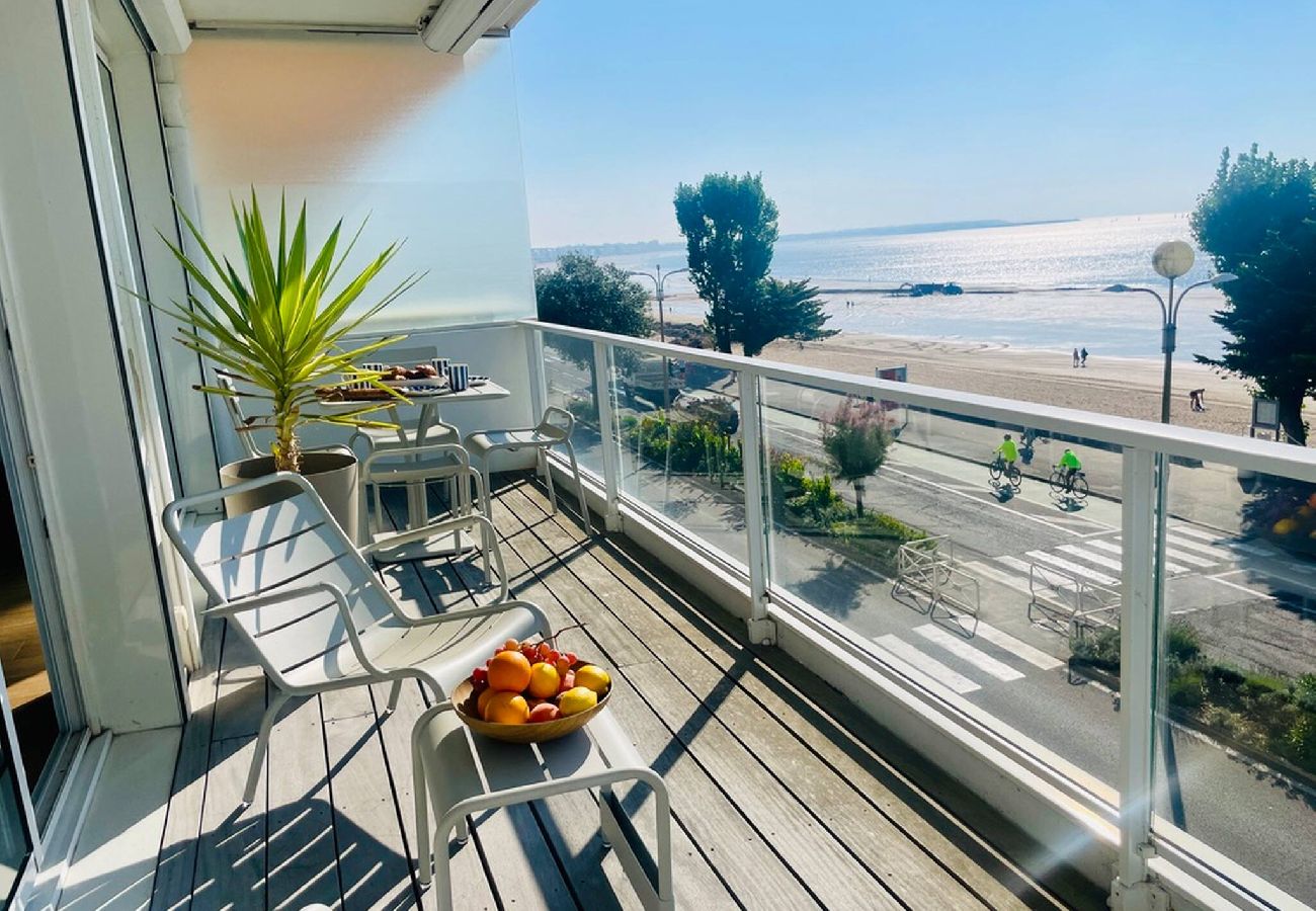 Apartment in La Baule-Escoublac -  Les Mouettes : face mer La Baule