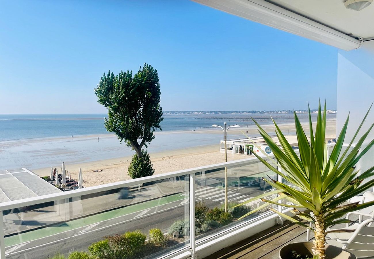 Apartment in La Baule-Escoublac -  Les Mouettes : face mer La Baule