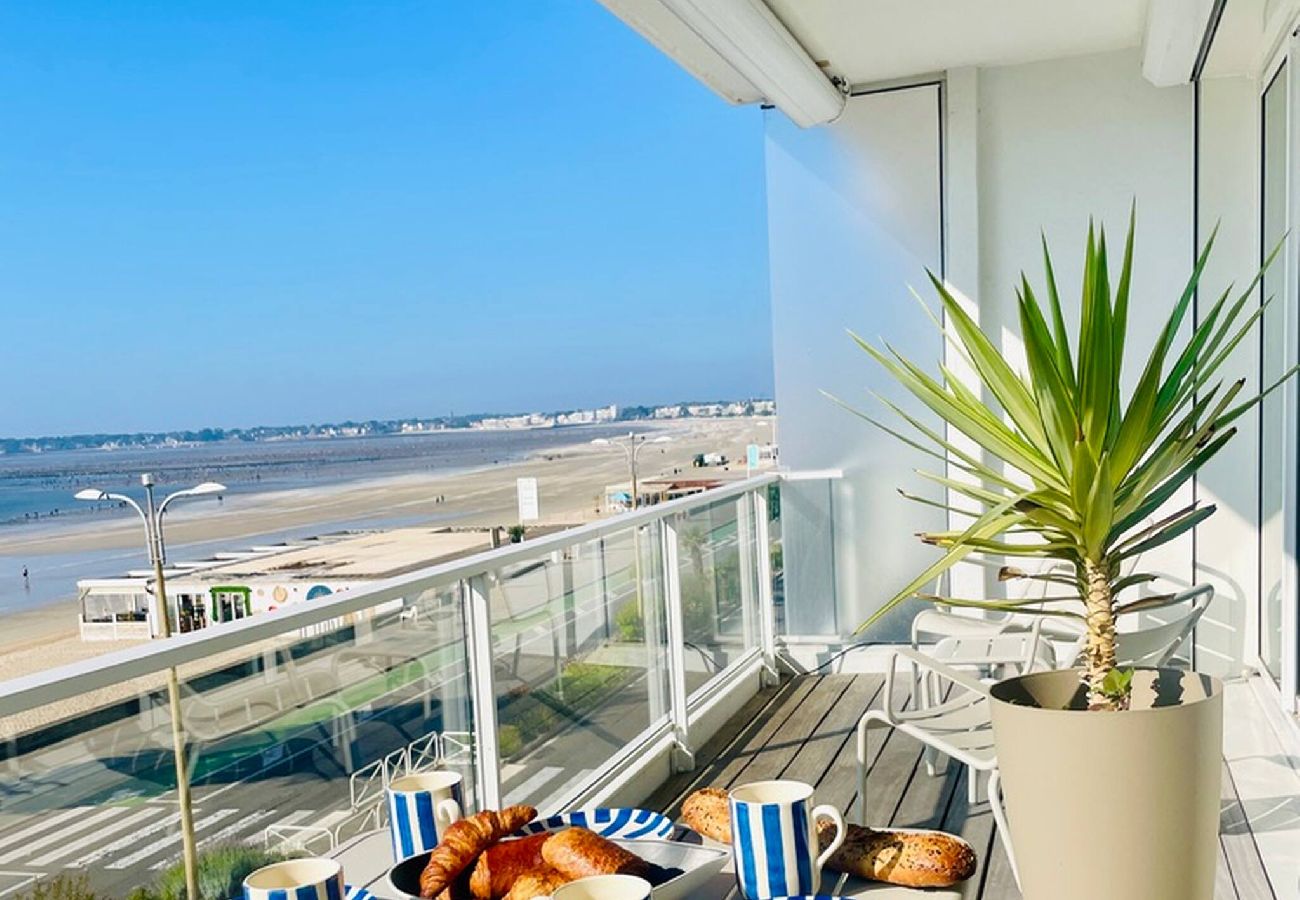 Apartment in La Baule-Escoublac -  Les Mouettes : face mer La Baule